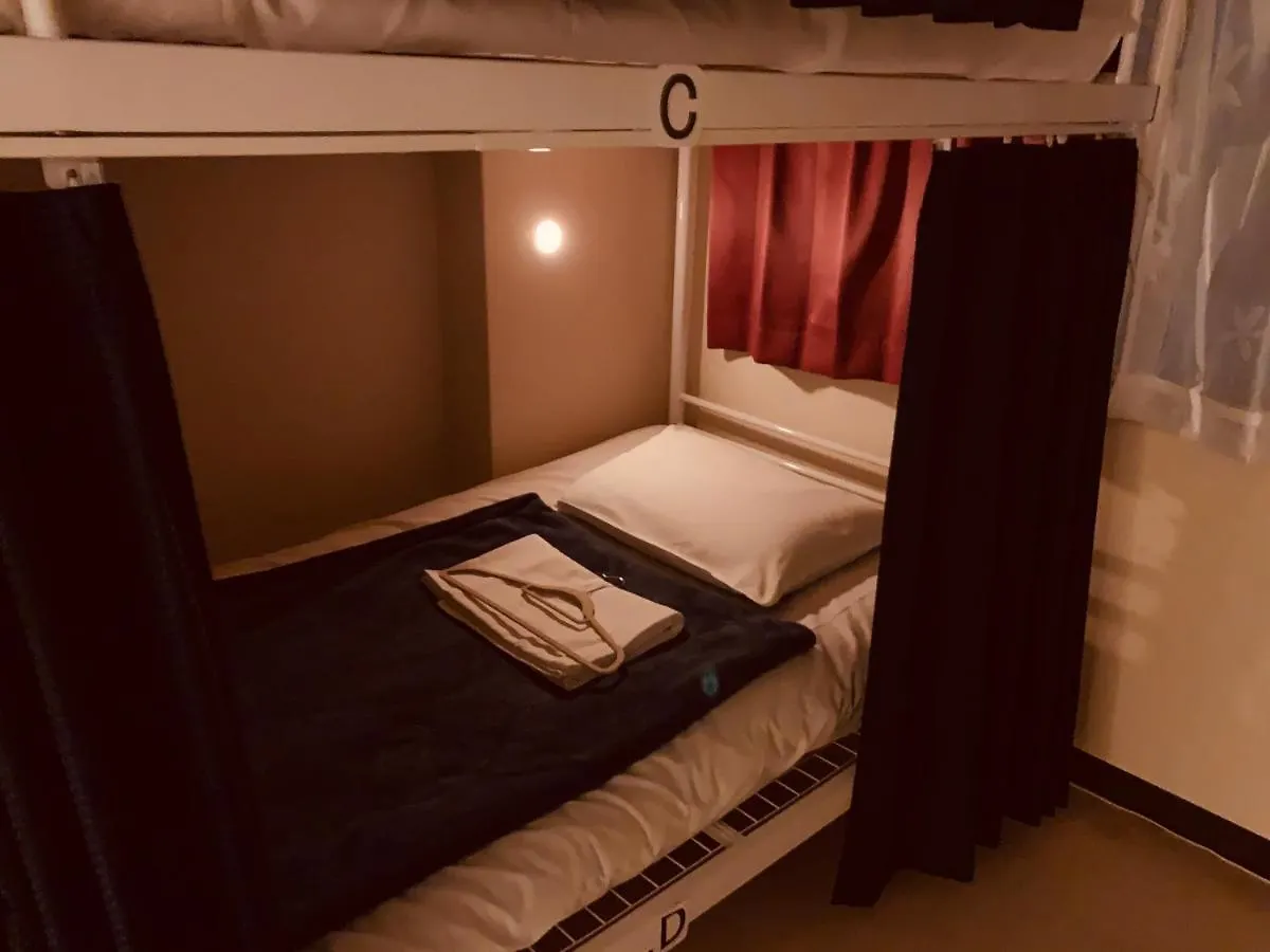 Guesthouse Shiawase Eki Fukuoka
